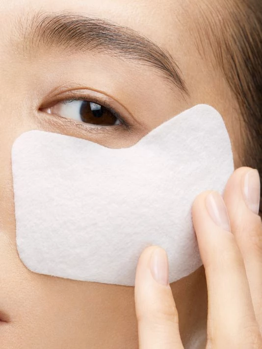 Shiseido Vital Perfection Uplifting & Firming Express Eye Mask 6 Shiseido Vital Perfection Uplifting & Firming Express Eye Mask - Image 4